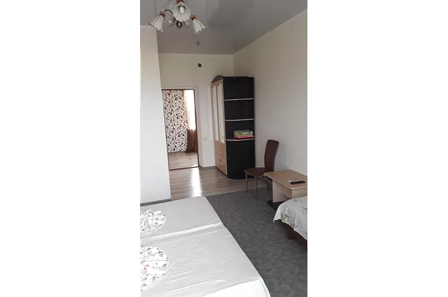 2-комнатная комфортная. Гостевой дом «Медовый месяц». Саки