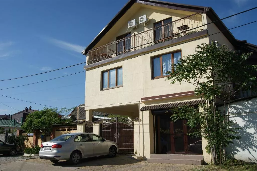 Номер с кроватью размера 