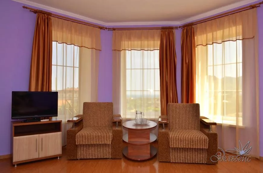 3-местный номер «панорамный» с балконом. Гостевой дом «Эдельвейс». Коктебель