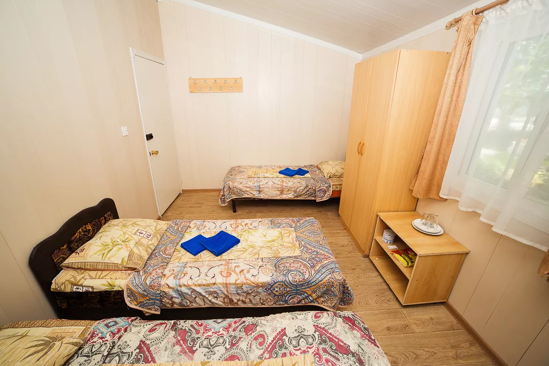 3-х местный номер с удобствами на блок. База отдыха "Чайка". Витязево 3-х местный номер с удобствами на блок. База отдыха "Чайка". Витязево