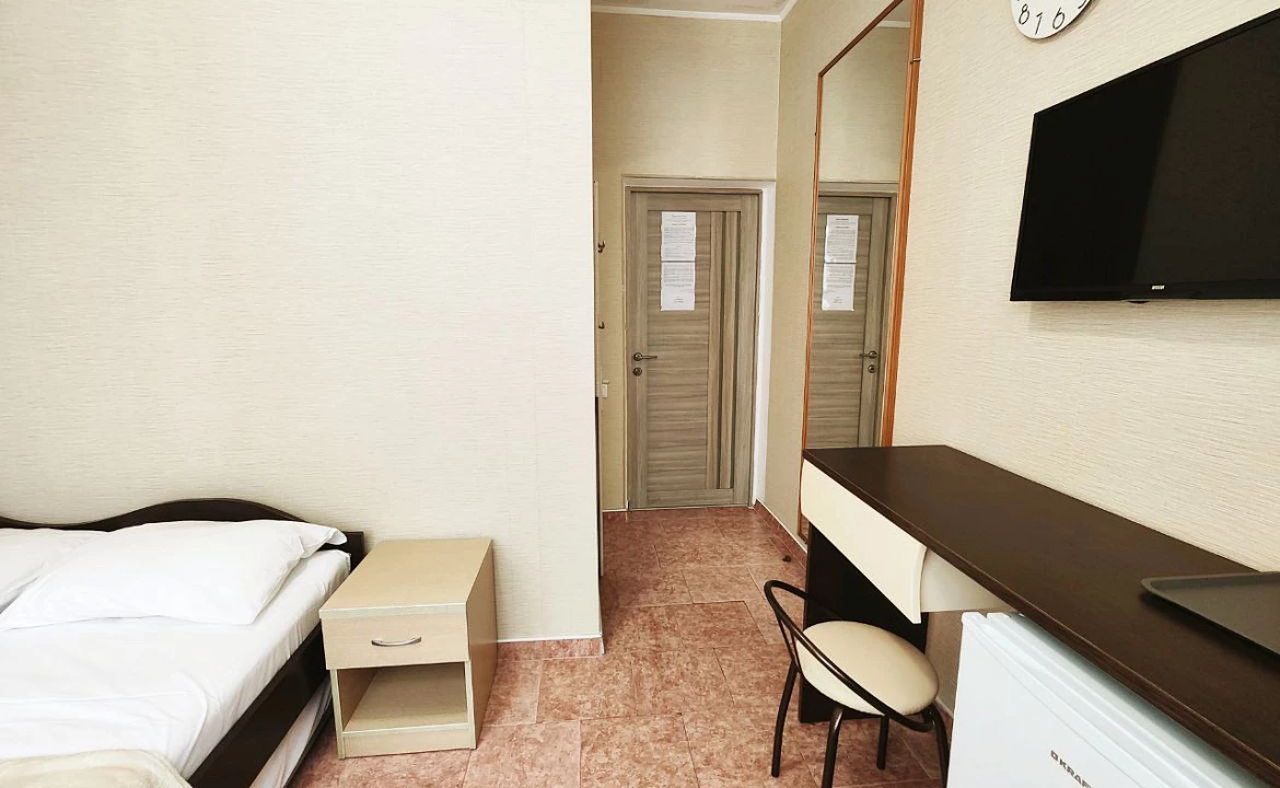 2-х местный номер Стандарт + доп.место без балкона. Гостевой дом "Регион 86" . Адлер