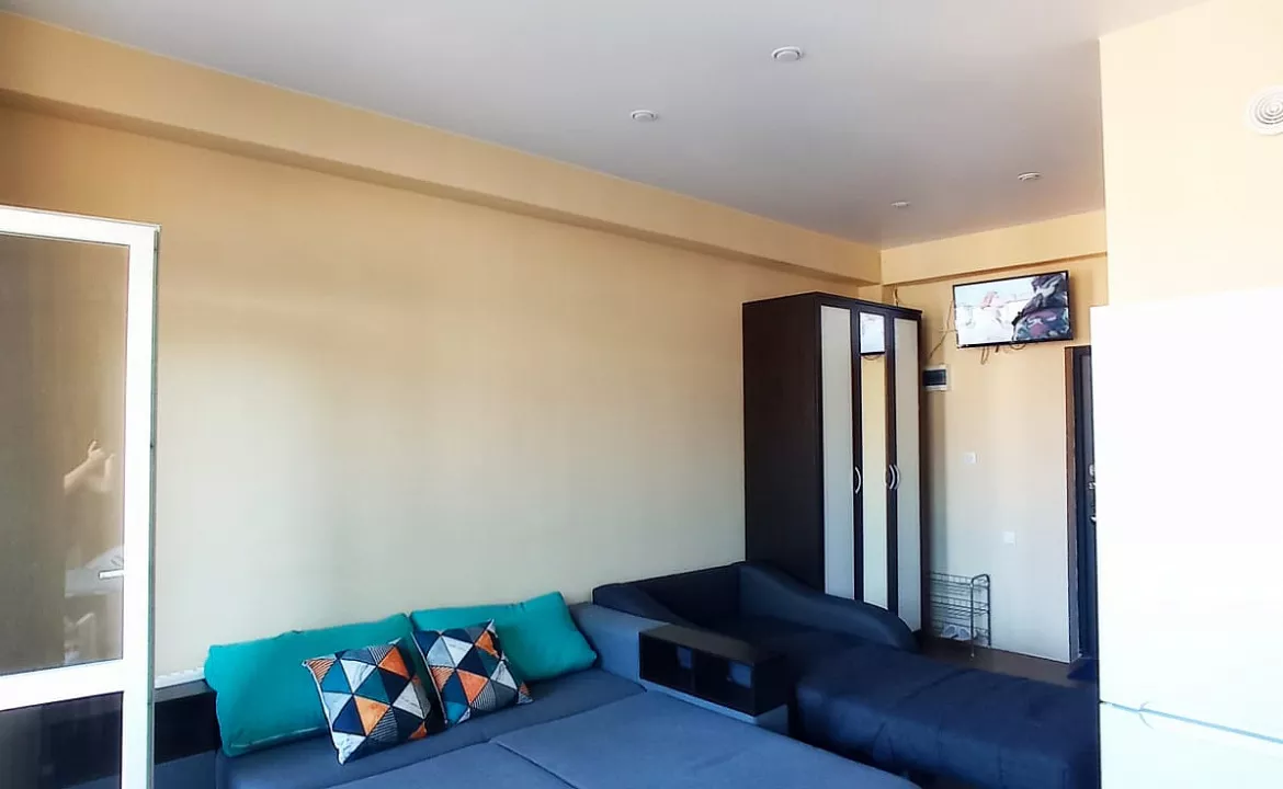 Студия под ключ для пары (есть дополнительное место). Квартира в многоквартирном доме Квартира под ключ с балконом в элитном ЖК СЕМЕЙНЫЙ . Лазаревское