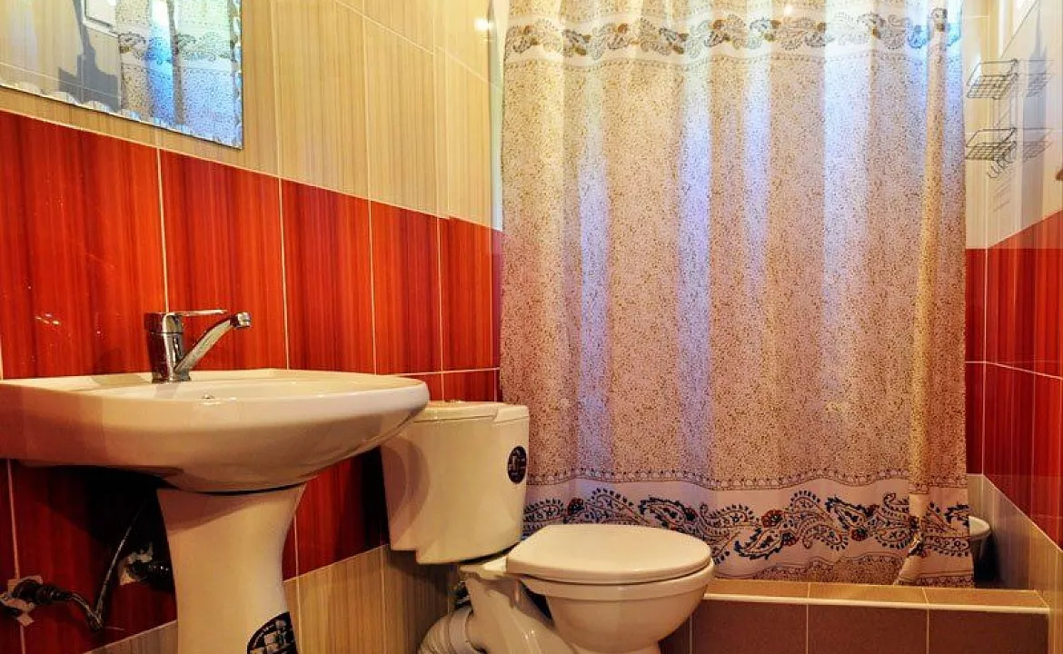 Двухкомнатный с кухней 3-4-х местный. Гостевой дом "Ариф". Лоо