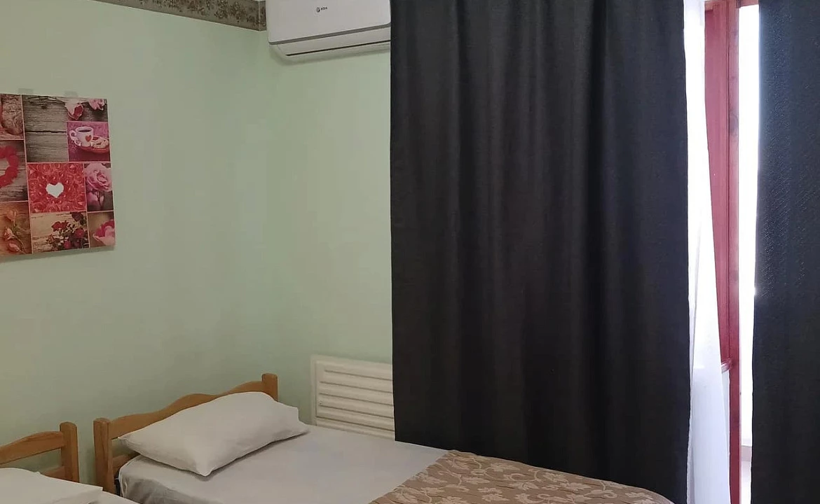 3х местный Люкс, от 1 до 4 гостей, двуспальная кровать, вид на море. Гостевой дом "Горная лаванда". Лазаревское