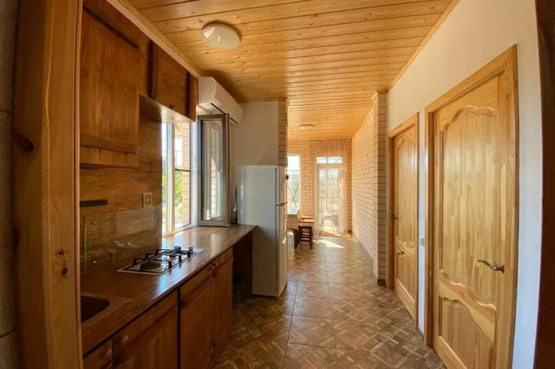 Семейный 2х комнатный люкс, Коттедж. Частный сектор Дворик на Азовской. Должанская