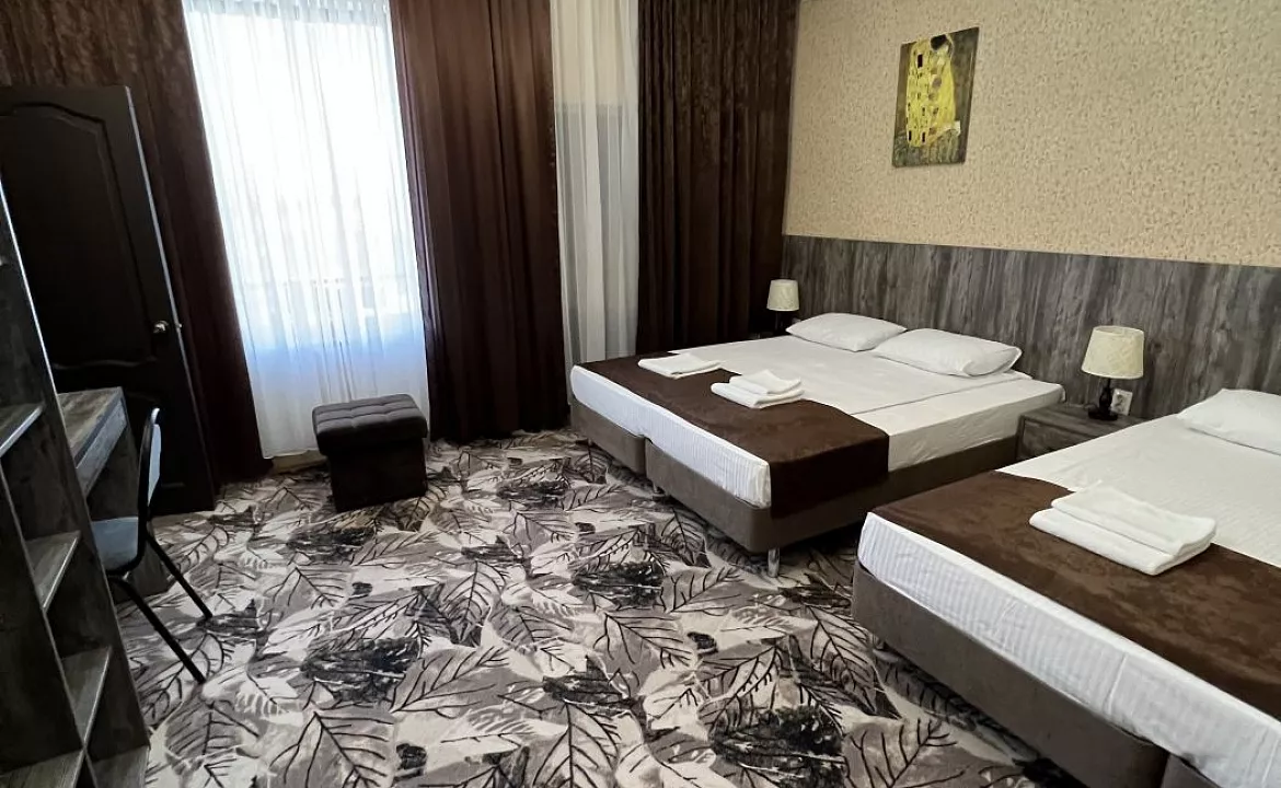 4-х местный номер с балконом Завтрак включен. База отдыха "Скурча". Сухум