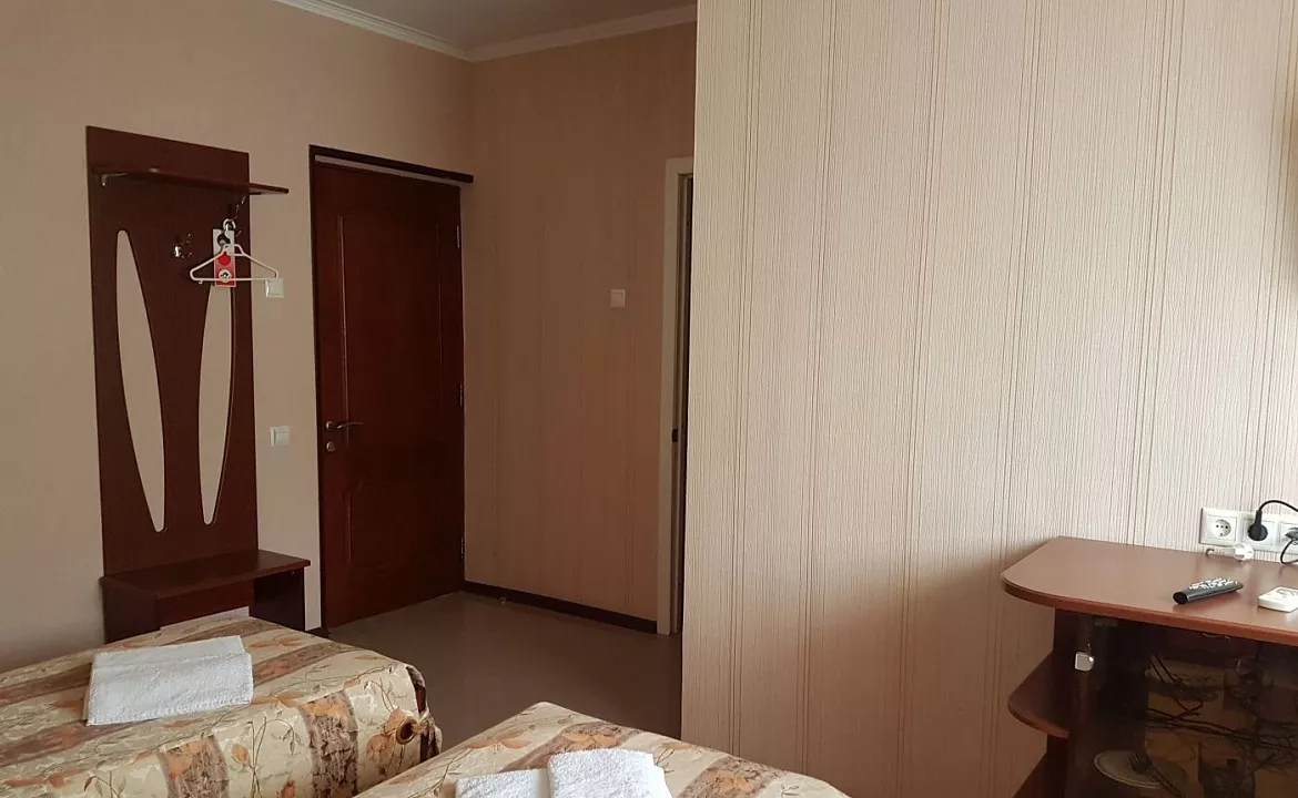 Двухместный номер и Эконом. Гостиница "Южная ночь"      . Джубга