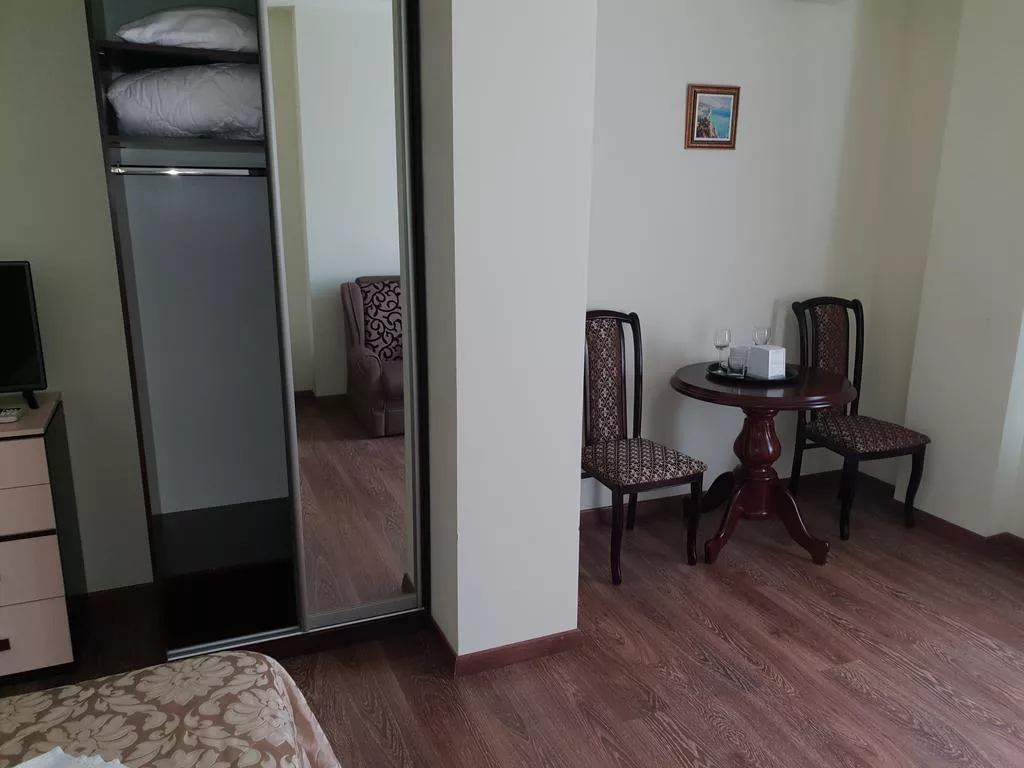 . Частный гостевой дом Надежда. Ялта