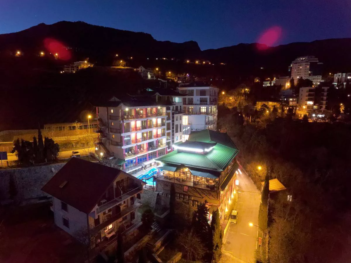 . Гостиничный комплекс «Весёлый Хотэй». Гурзуф