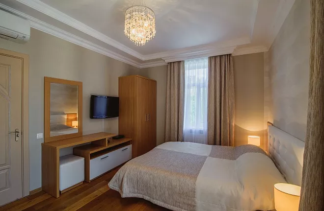 Люкс. Отель "Каштановый особняк". Ялта