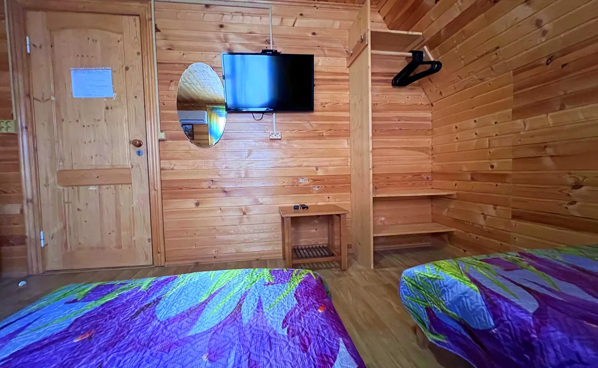 Трехместный номер «ЭКОНОМ». Гостевой комплекс «Солнышно». Кабардинка