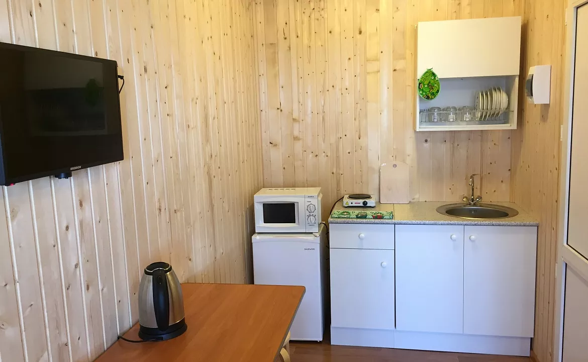 Трехместный номер с видом во двор.. Гостевой дом Морской бриз - Кучугуры. Кучугуры Трехместный номер с видом во двор.. Гостевой дом Морской бриз - Кучугуры. Кучугуры