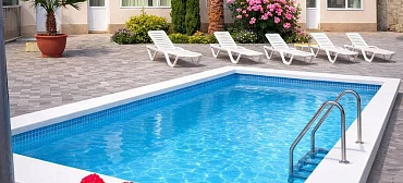 Дом с бассейном Вирола