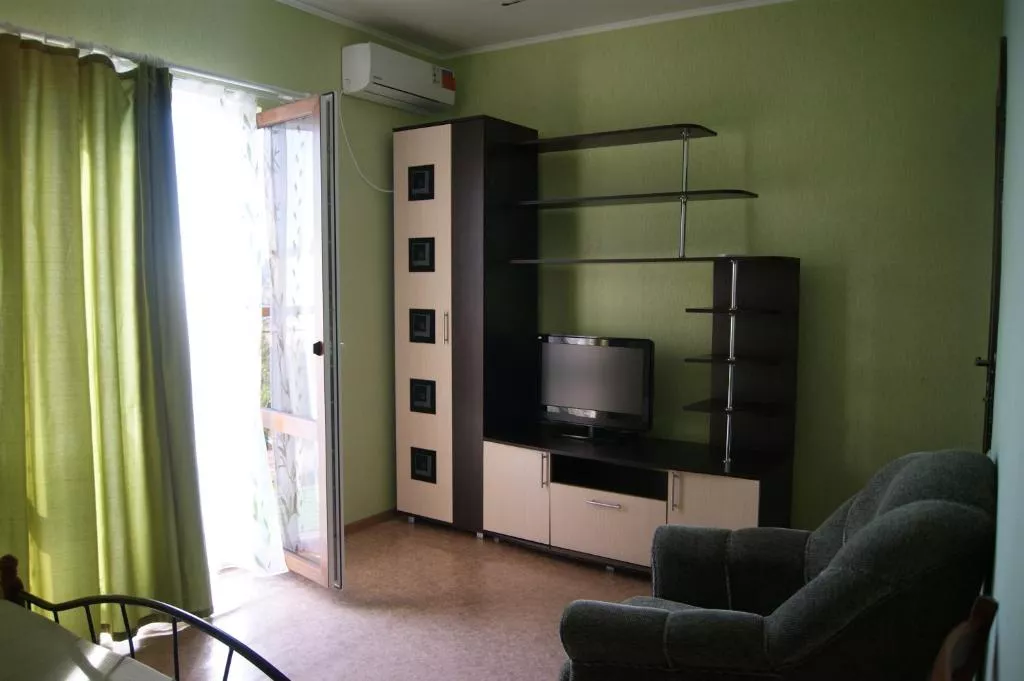 Трехместный номер с балконом. Гостевой дом Роза - Геленджик. Геленджик