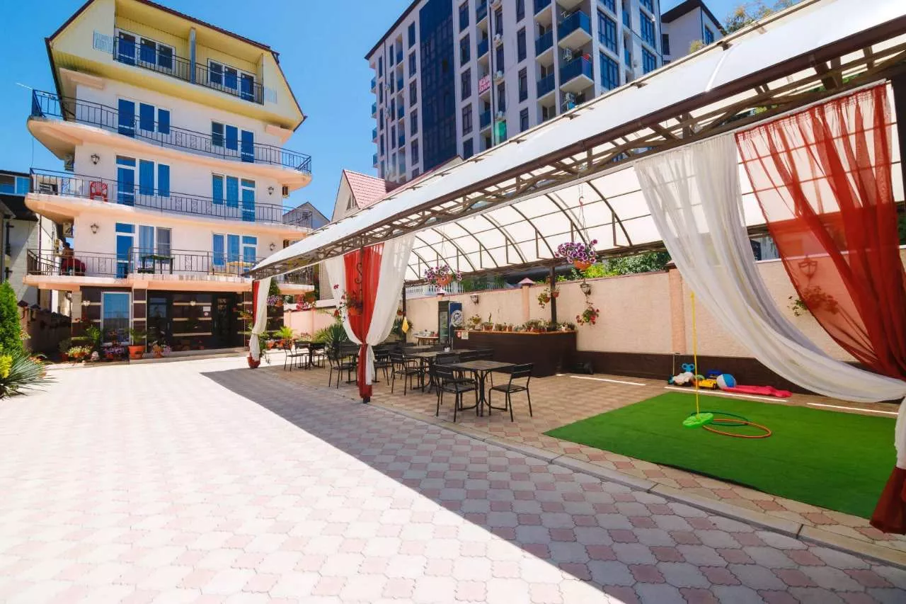 . Отель "Эльбрус" . Адлер