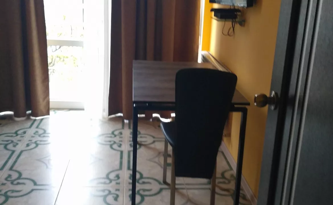 Двухкомнатные апартаменты с видом на море и горы Ай Петри. Гостевой дом на Маратовской. Гаспра