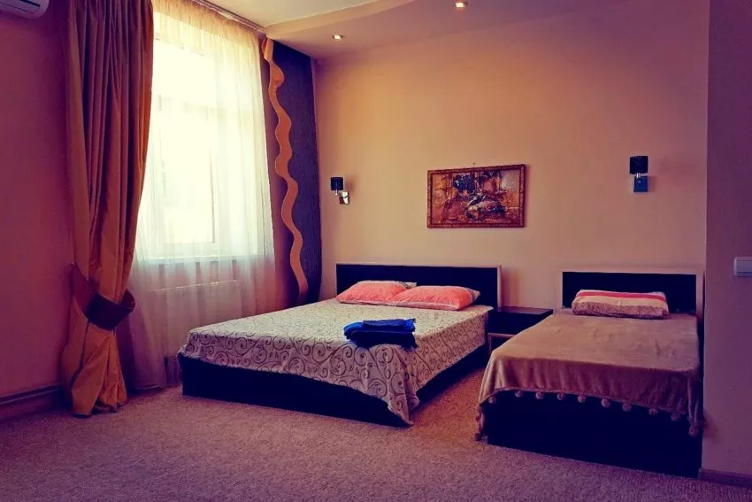 Стандарт 3-х местный. Гостиница "Южный Дворик". Керчь Стандарт 3-х местный. Гостиница "Южный Дворик". Керчь