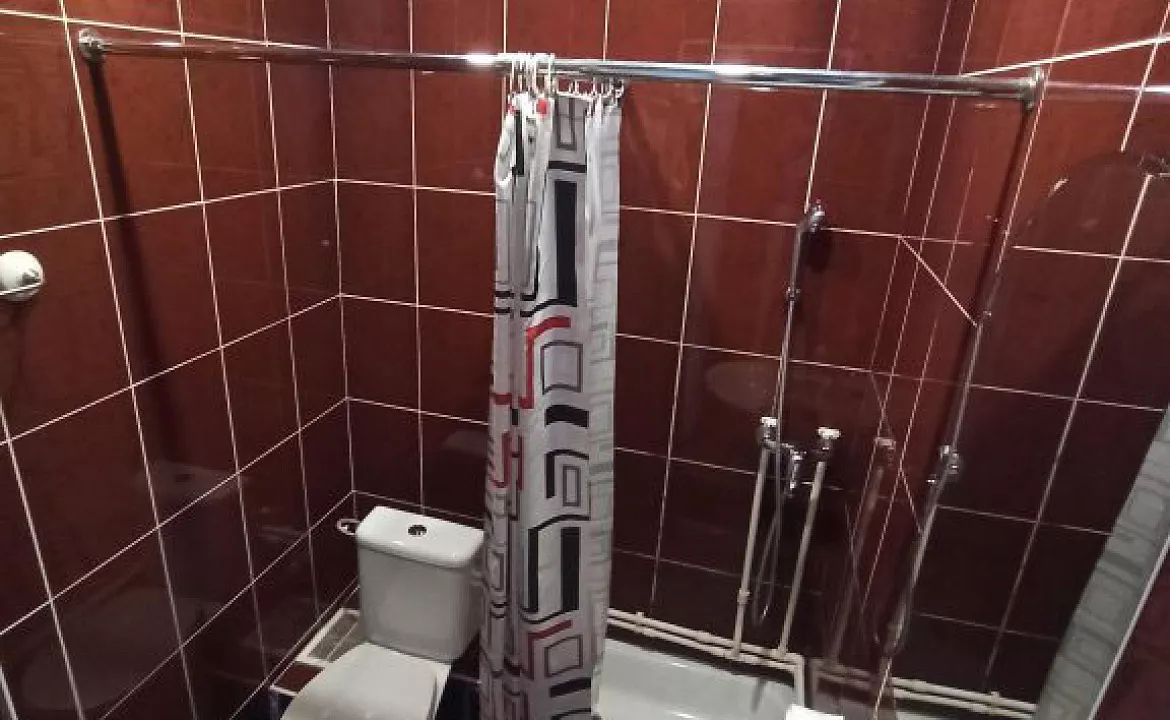 4-х местный номер «Улучшеный» с двуспальной, односпальной кроватями, креслом-кроватью. Отель «Эра». Анапа