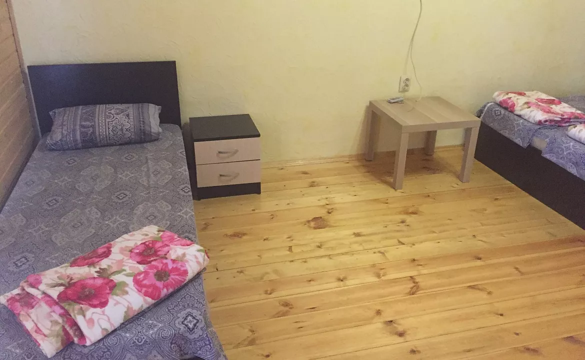 Четырехместный «Люкс» с балконом. Гостевой дом на Комарова 17. Витязево