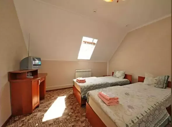 Мансарда двухместная кровать полуторка. Отель «Альпина». Эльбрус - гостиницы