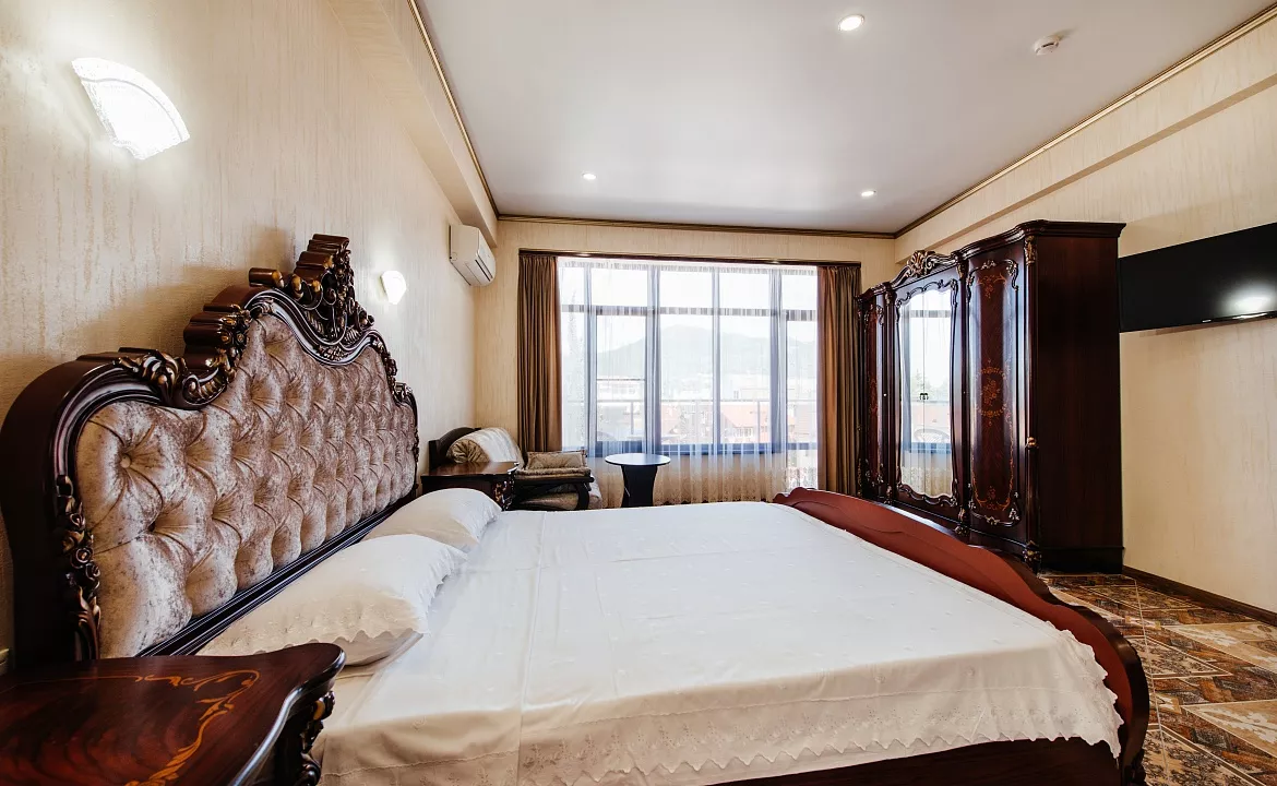 Люкс с балконом 2+3. Отель "Атлант". Лазаревское Люкс с балконом 2+3. Отель "Атлант". Лазаревское