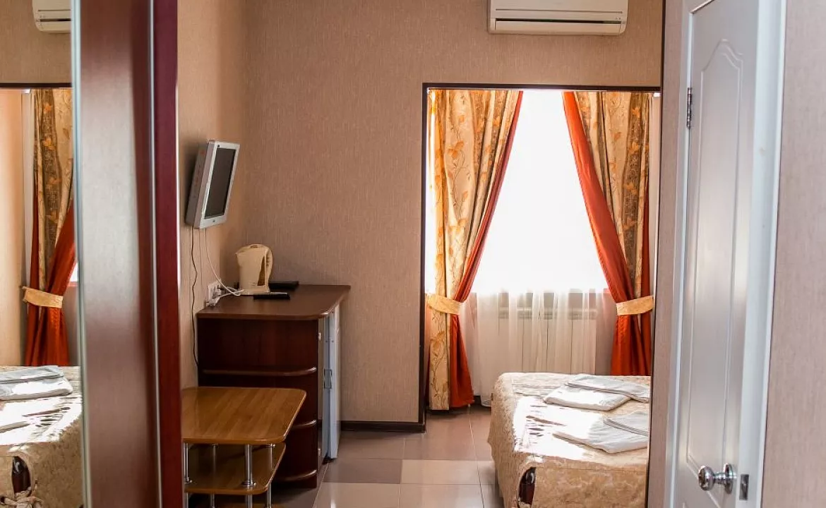 Двухместный номер и Эконом. Гостиница "Южная ночь"      . Джубга