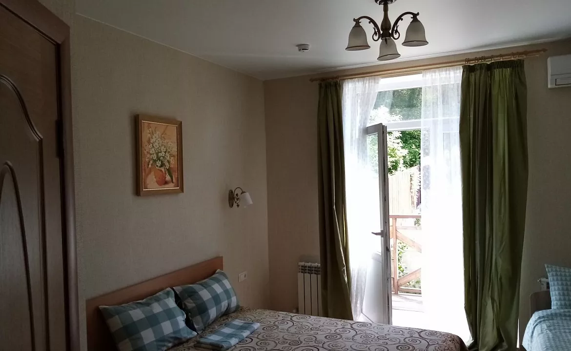 2 х - 3 х местный номер с балконом(люкс) . Гостевой дом Кантри. Дивноморское