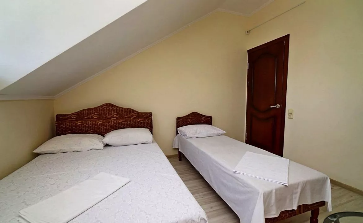 Стандарт 3-х местный. Гостевой дом Дубовая роща. Лермонтово Стандарт 3-х местный. Гостевой дом Дубовая роща. Лермонтово