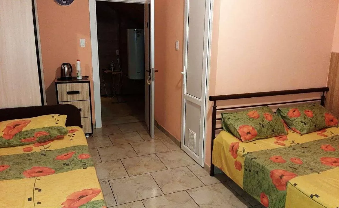 С удобствами на 2, 3, 4 и 5 человек. Гостевой дом ОРИОН. Ольгинка