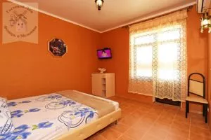 Двухместный номер на 2 этаже. Гостевой дом "Фонарь и Мельница". 