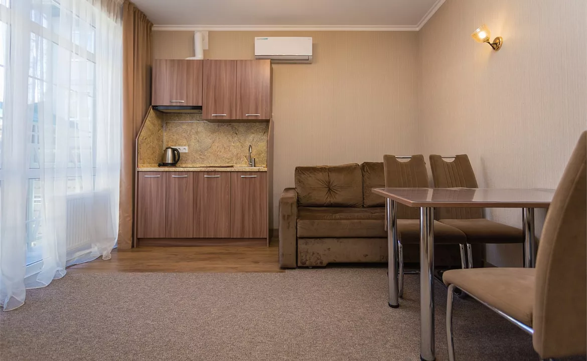 Апартаменты с балконом. Апартаменты "Гости". Красная Поляна