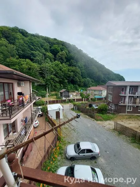 Двухкомнатный семиместный номер с балконом. Гостевой дом "Нур". Ольгинка