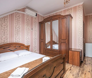 Трёхместный стандарт. Мини отель «Эдельвейс». 