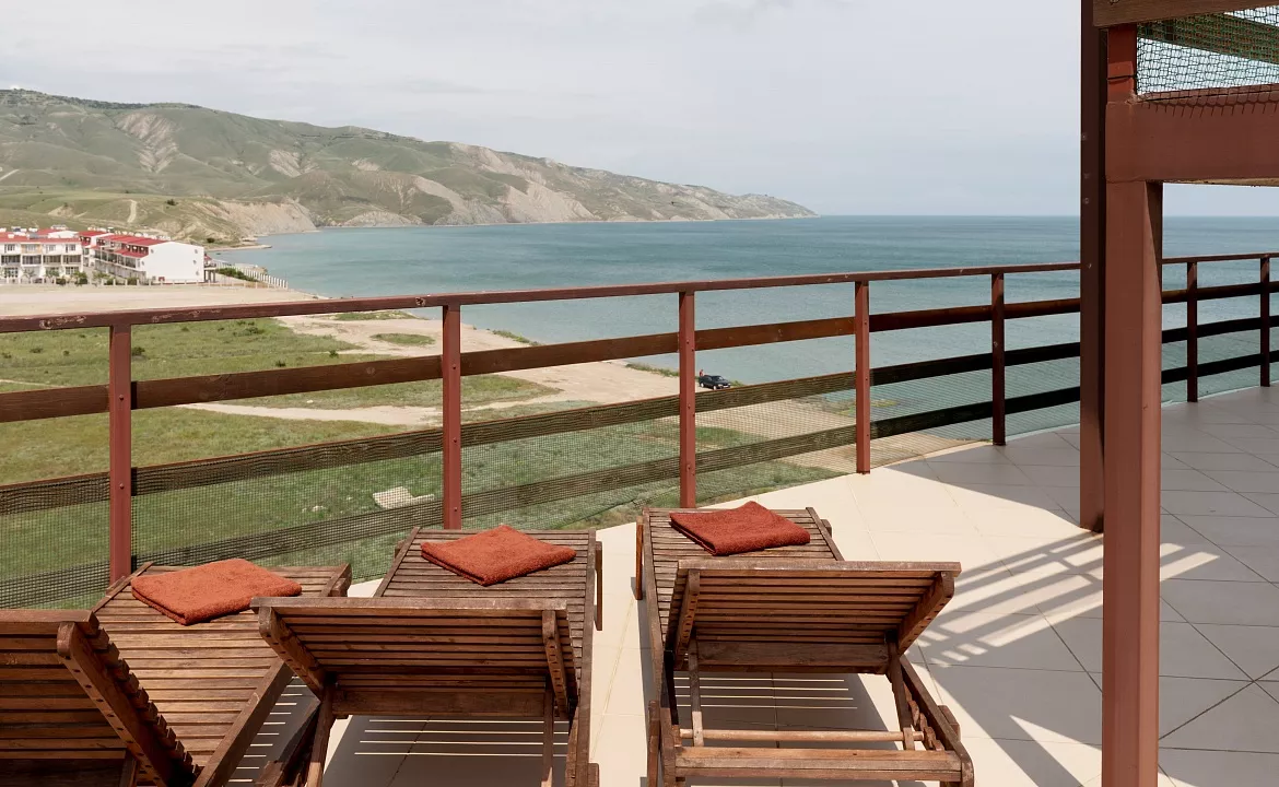 Видовой двухкомнатный (вид на море и горы). Эллинги "KATRIN". Орджоникидзе