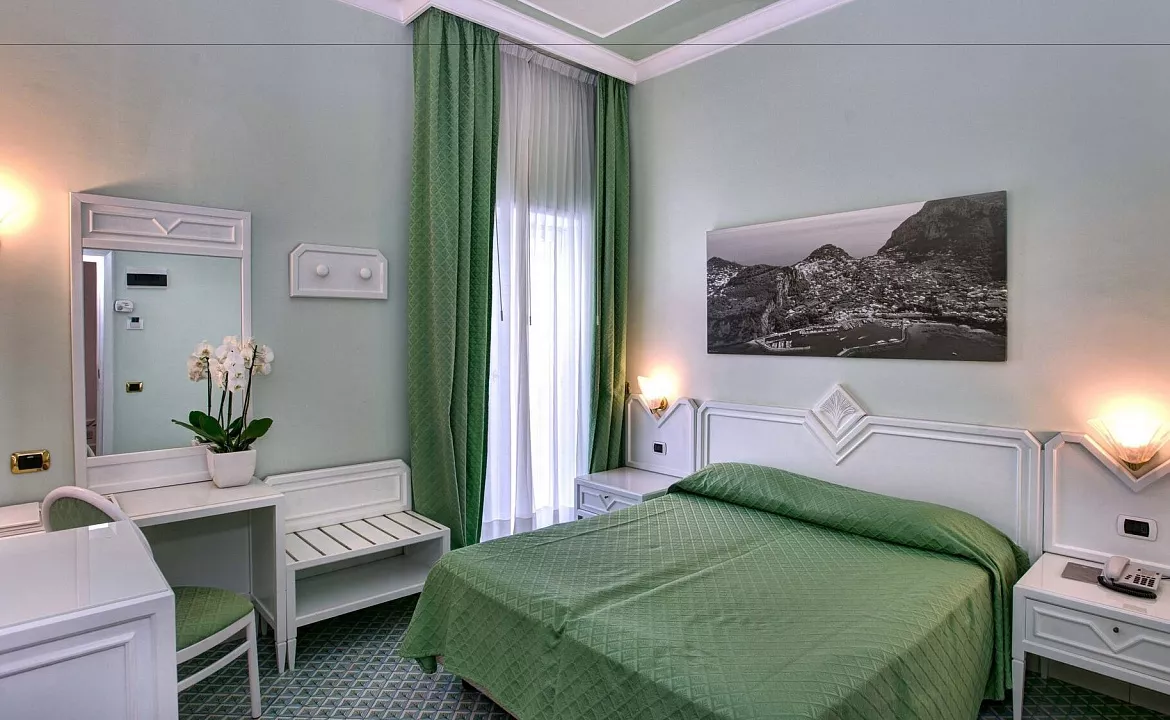 «Семейный» (мансарда 4 этаж, без балкона). Отель «RIVIERA GRAND HOTEL». Лермонтово