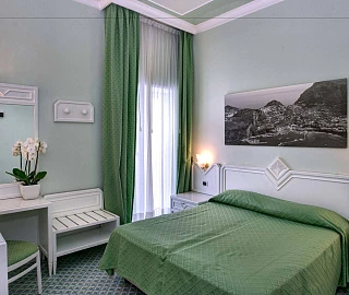«Семейный» (мансарда 4 этаж, без балкона). Отель «RIVIERA GRAND HOTEL». «Семейный» (мансарда 4 этаж, без балкона). Отель «RIVIERA GRAND HOTEL».