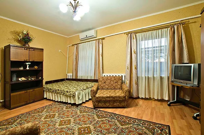 Номер с отдельным входом и своим двориком (5 чел.). Гостевой дом «Жасмин – люкс». Севастополь