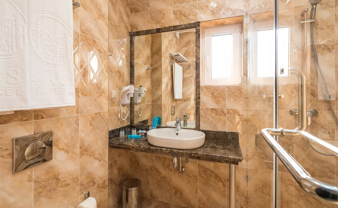 Номер первой категории с балконом. Отель "Marsel". Геленджик