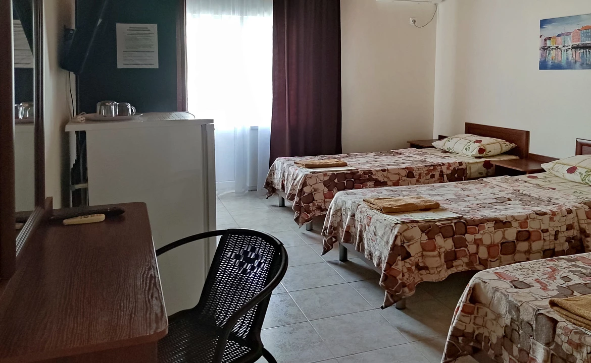 Трехместный с удобствами и балконом. Кровати раздельные. Гостевой дом "Одиссей" - Кабардинка. Кабардинка Трехместный с удобствами и балконом. Кровати раздельные. Гостевой дом "Одиссей" - Кабардинка. Кабардинка