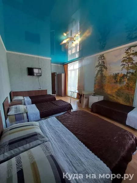 Пятиместный номер люкс с балконом. Гостевой дом "Нур". Ольгинка