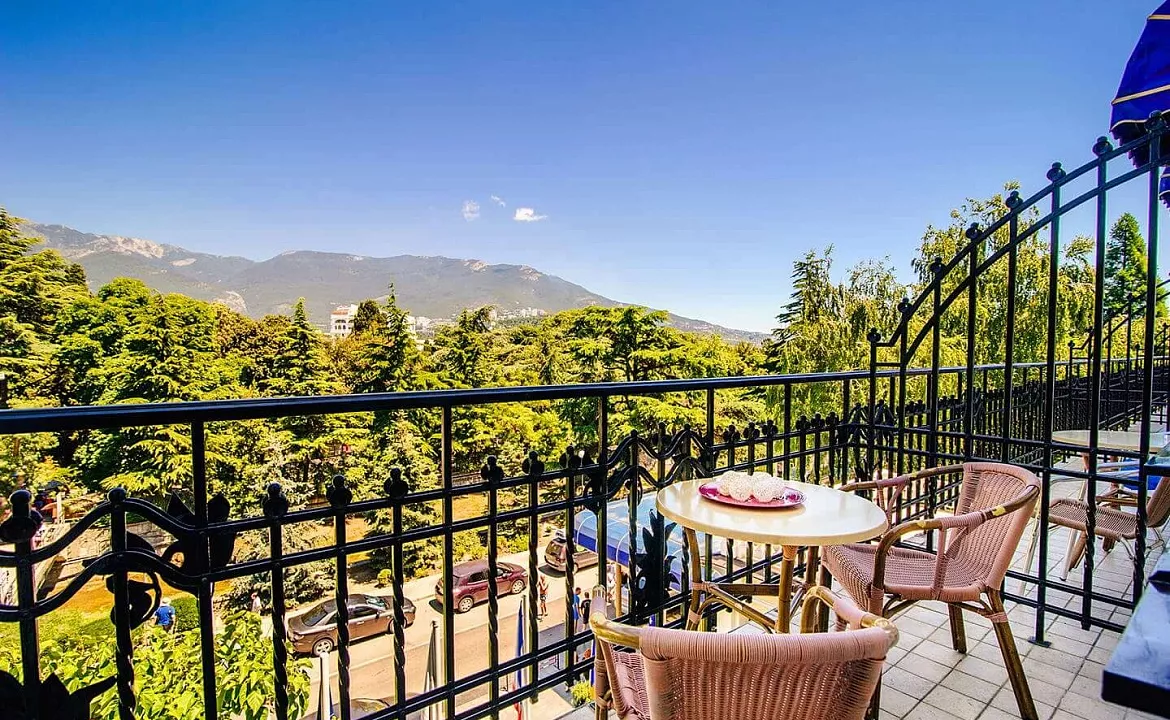 Люкс с видом на горы. Отель «Ореанда» Премьер Отель. Ялта