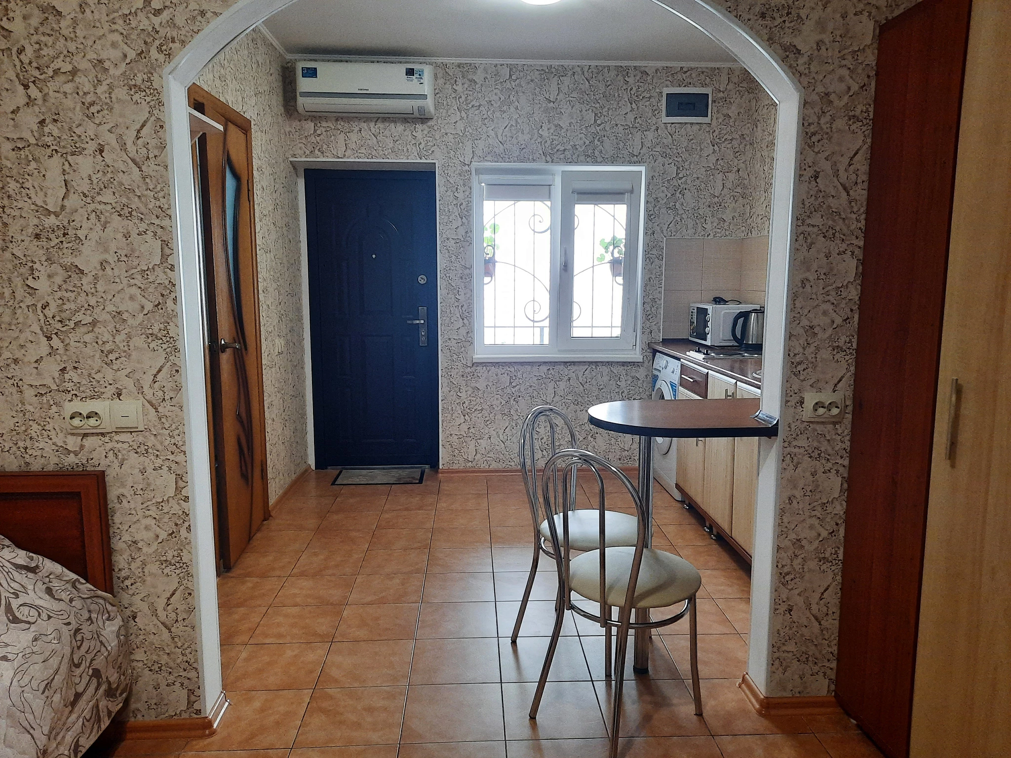 .  "Надежда". Алушта