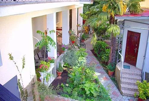 . Частный гостевой дом На Чехова. Ялта