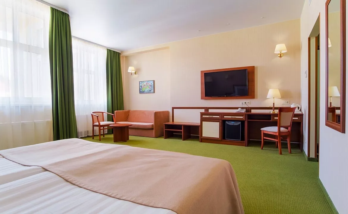 Джуниор. Отель  «ГРЕЙ ИНН». Феодосия