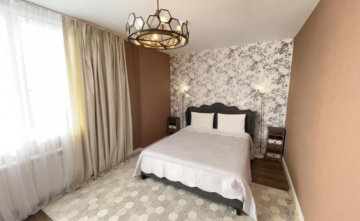 Улучшенный номер с кроватью размера 