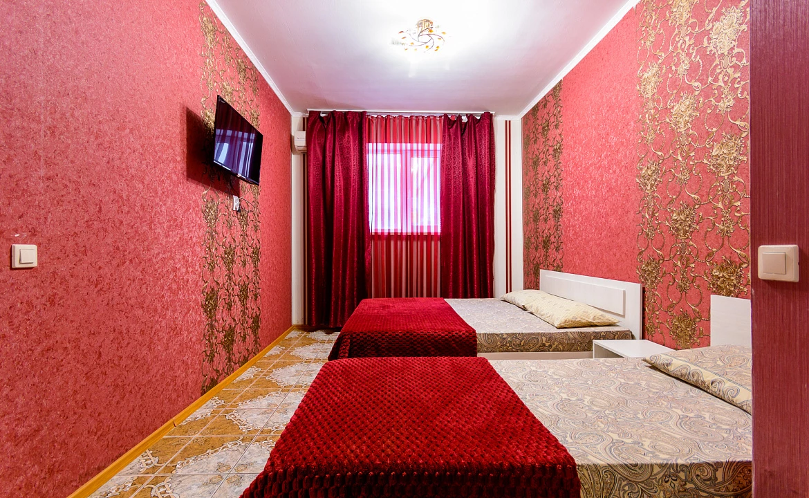 Семейный трёхместный комфорт. Гостевой дом УЮТ на ул. Новороссийское шоссе 1/7. Джубга