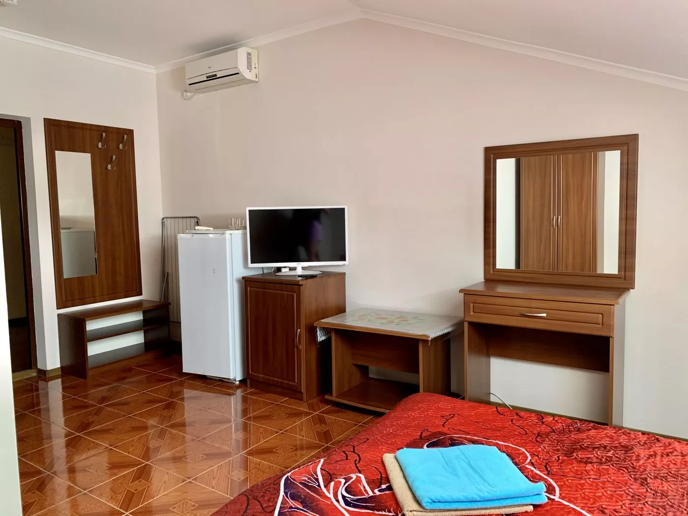 . Гостиница "Посейдон". Новомихайловский