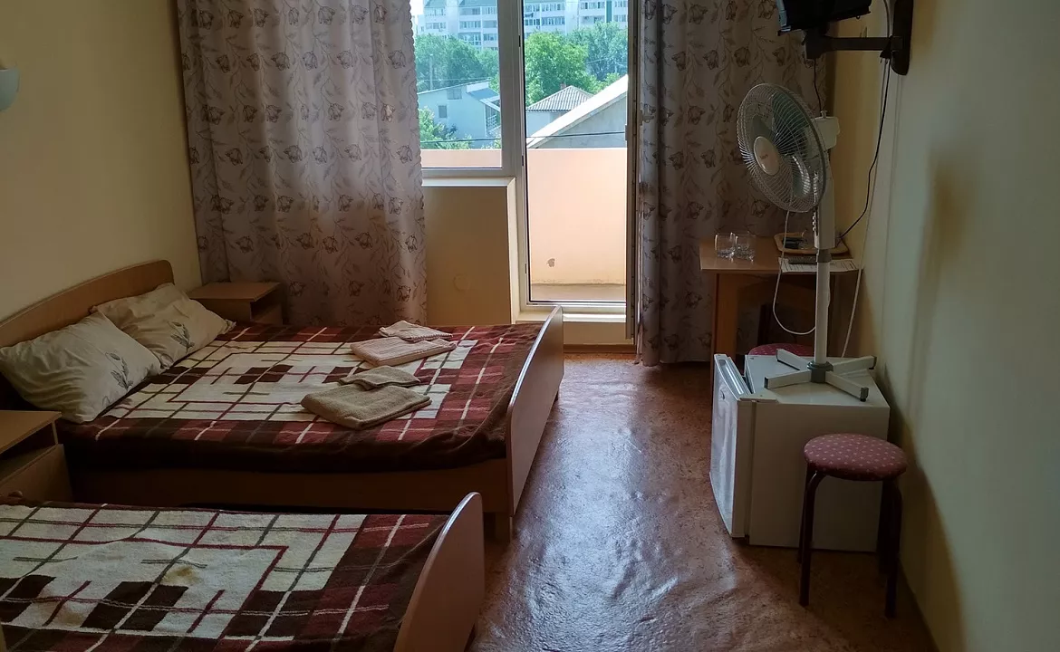 3-х местный стандартный номер. Гостиница "ВИКТОРиЯ" - Саки. Саки