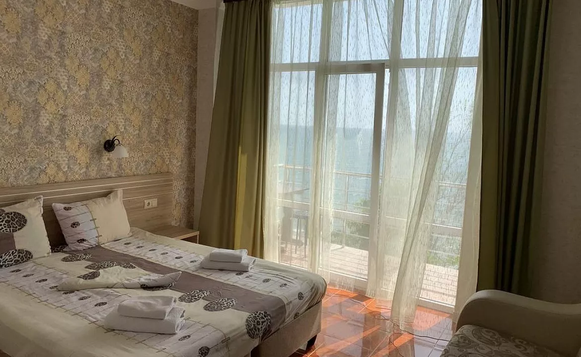 «Стандарт» 2,3-х местный с видом на море, лес (с балконом). Отель «RIVIERA GRAND HOTEL». Лермонтово