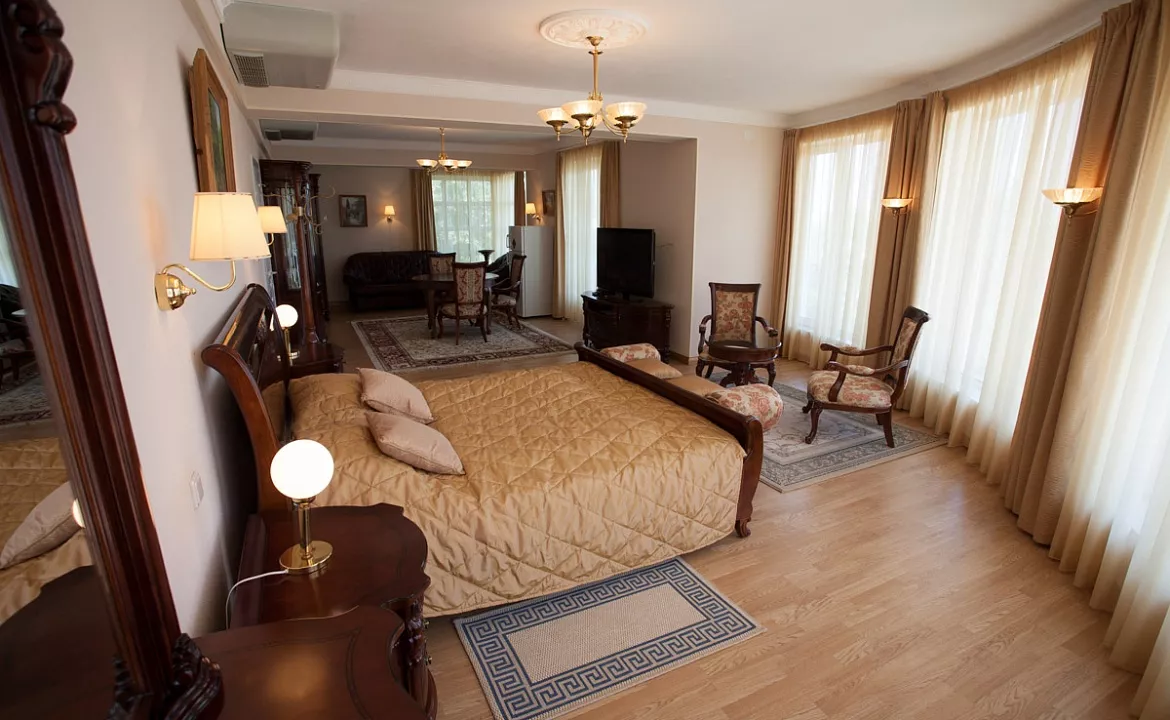 Номер «Рубиновый». Отель "Перелётные птицы". Алупка